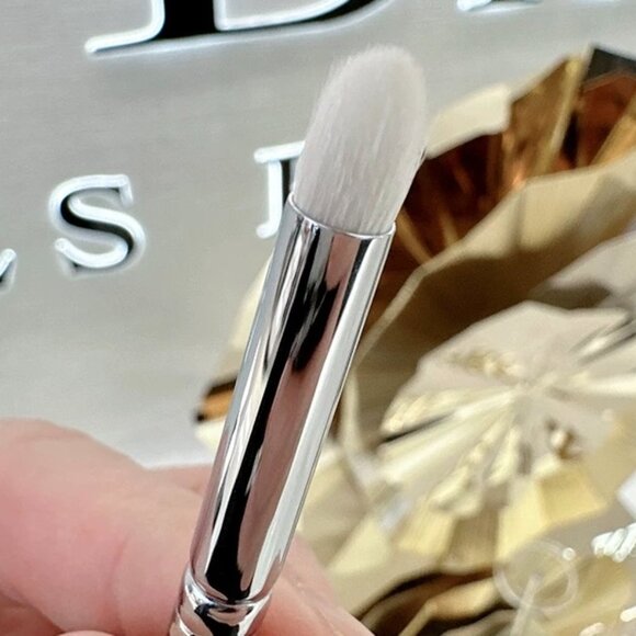 Dior Backstage Small Eyeshadow Blending Brush N° 22 - Authentic Brand New - Picture 2 of 3